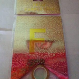 Banderín Decorativo Feliz Cumpleaños Dorado                                                                   Banderín elegante con acabado dorado brillante y texto “Feliz Cumpleaños”. Ideal para decoración moderna y fiestas elegantes