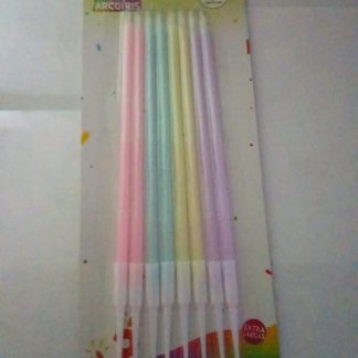 Velas Arcoíris Largas para Pastel (Paquete 12 pzas)                                                          Set de 12 velas largas en colores pastel tipo arcoíris, ideales para decorar pasteles de cumpleaños y celebraciones. Fáciles de colocar